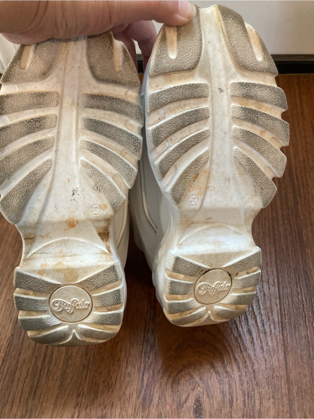 Buffalo London Classic Low Leather Chunky Sneakers - Picture 7 of 9